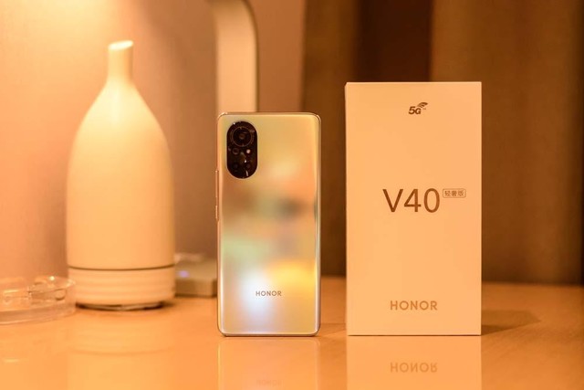 什么是手机轻奢版游戏_轻奢版手机和普通版的区别_轻奢版手机好不好
